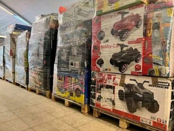 Games liquidation pallets mixed with toys