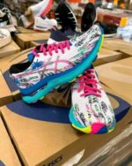 ASICS Novablast 2 Platinum US 9 sport shoes pallet