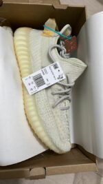 Wholesale Yeezy sneakers pallets for sale - Image 5