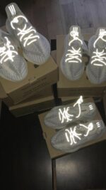 Wholesale Yeezy sneakers pallets for sale - Image 3