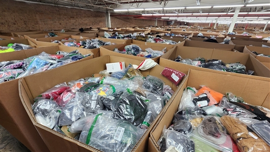 AMAZON CLOTHING TRUCKLOAD