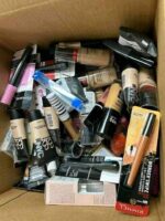 Cosmetics and makeup pallet - Image 6