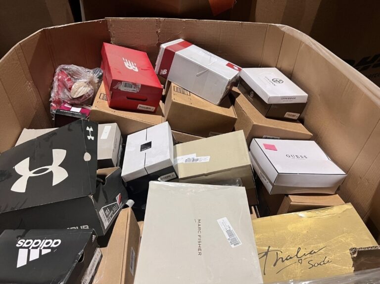 buy 24 Pallets Salvage Truckload